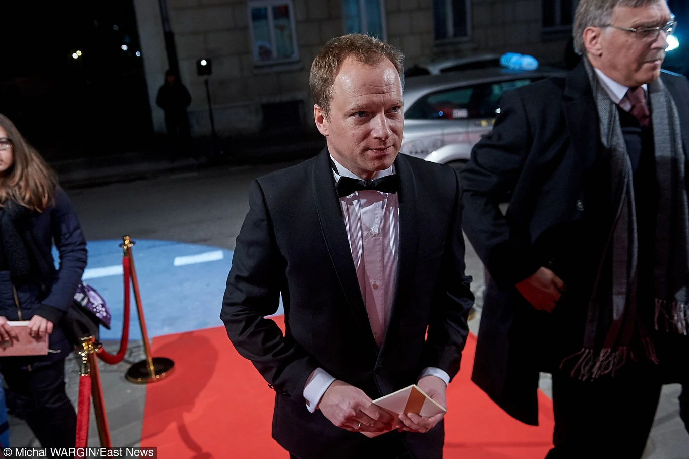 Maciej Stuhr w drodze na galę Orły 2016 Maciej Stuhr w drodze na galę Orły 2016