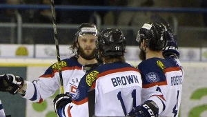 Od lewej: Michael Cichy, Jared Brown i Samuel Roberts podczas play-offu.