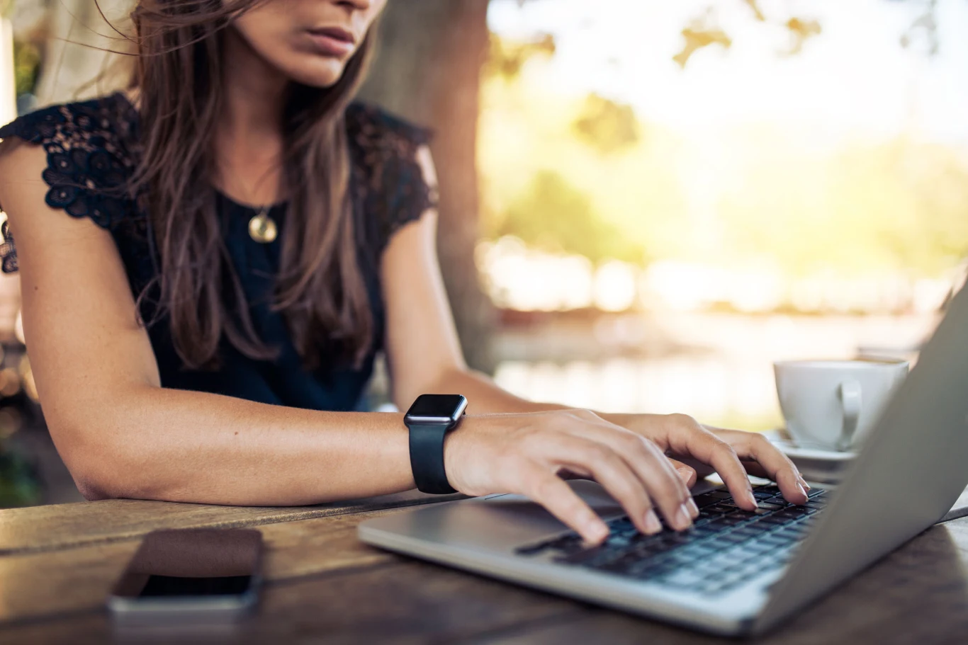 Zakupoholik kupuje także w pracy i podczas ważnych spotkań, a zakupy przez Internet są dla niego odskocznią i przyjemnością