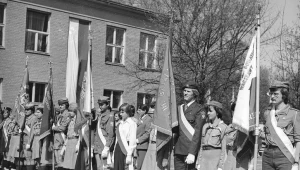 Harcerskie poczty sztandarowe. Zdjęcie z 1978 roku