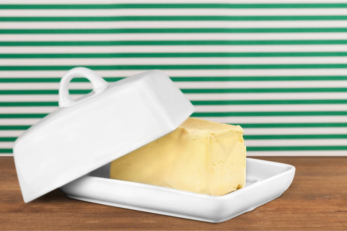 Masło najlepiej przechowywać w szczelnie zamkniętej maselniczce. 