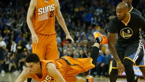 Koszykarze Phoenix Suns (żółte stroje) w walce z rywalami z Golden State