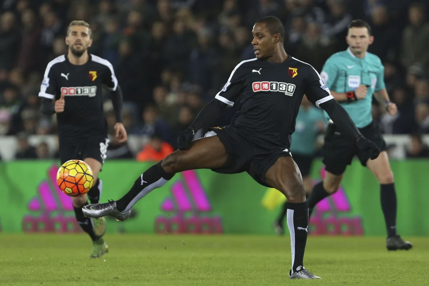Ighalo napoczął londyńczyków i dał sygnam kolegom, że faworyta można pokonać Ighalo napoczął londyńczyków i dał sygnam kolegom, że faworyta można pokonać