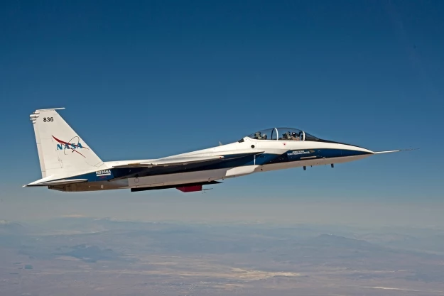 Należący do NASA myśliwiec F-15 testuje Eagle Aero Probe