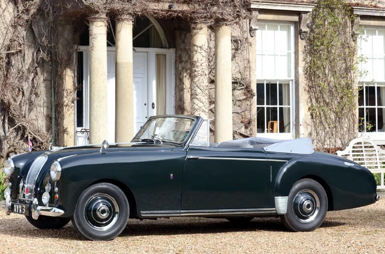 Aston Martin Lagonda Drophead Coupe /Fot. H&H Classics