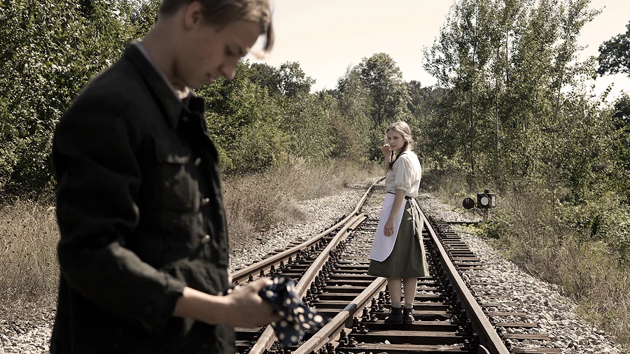 Filip Piotrowicz i Urszula Bogucka w scenie z filmu "Letnie przesilenie"