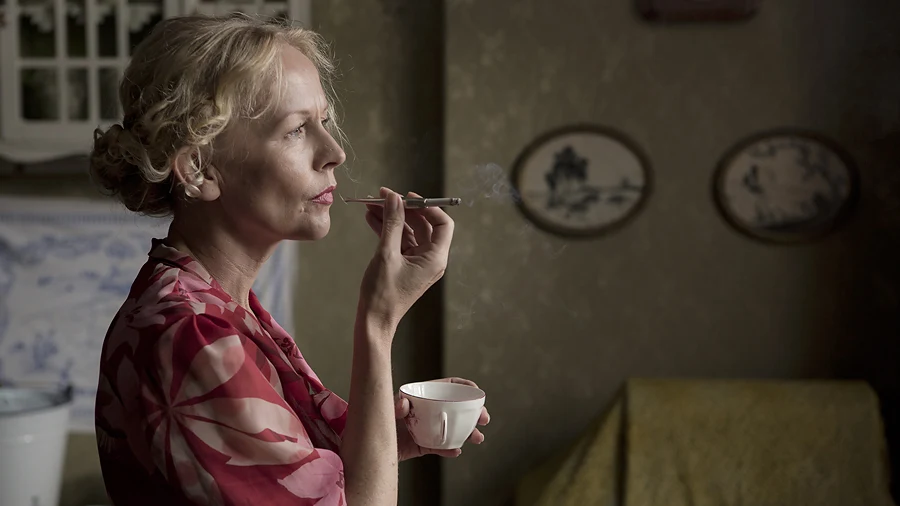 Agnieszka Krukówna w scenie z filmu "Letnie przesilenie"