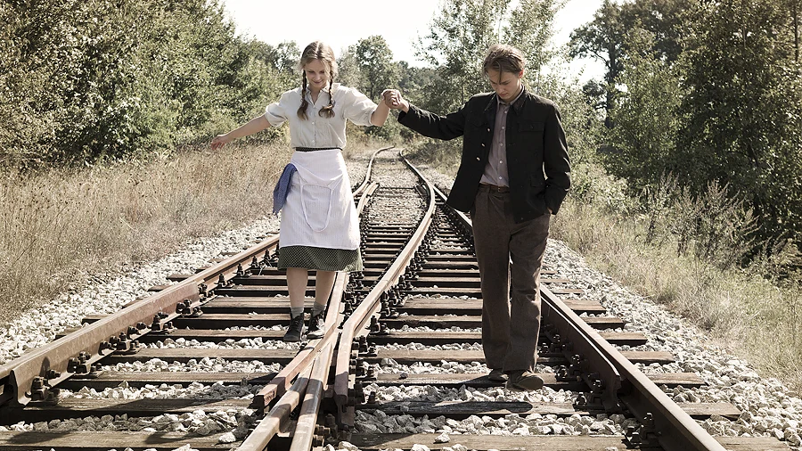 Urszula Bogucka i Filip Piotrowicz w scenie z filmu "Letnie przesilenie"