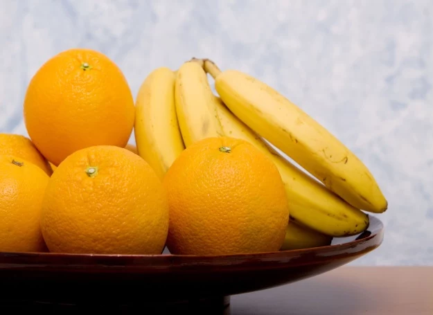Pomarańcze i banany - zdrowe owoce pełne słońca i energii