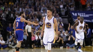 Stephen Curry (na pierwszym planie)