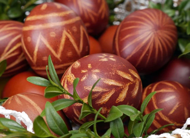 Poznaj naturalne sposoby barwienia jajek i stwórz swoje własne, małe dzieła! Poznaj naturalne sposoby barwienia jajek i stwórz swoje własne, małe dzieła!