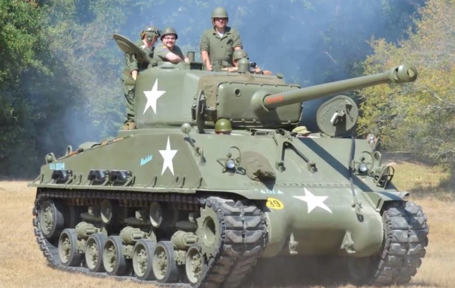 M4A2E8 o nazwie własnej "Madeline"