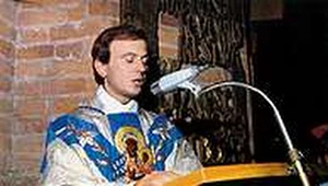 Ksiądz Jerzy Popiełuszko podczas kazania