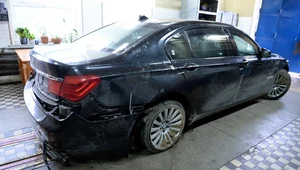 Prezydenckie BMW 760Li High Security po rozerwaniu opony