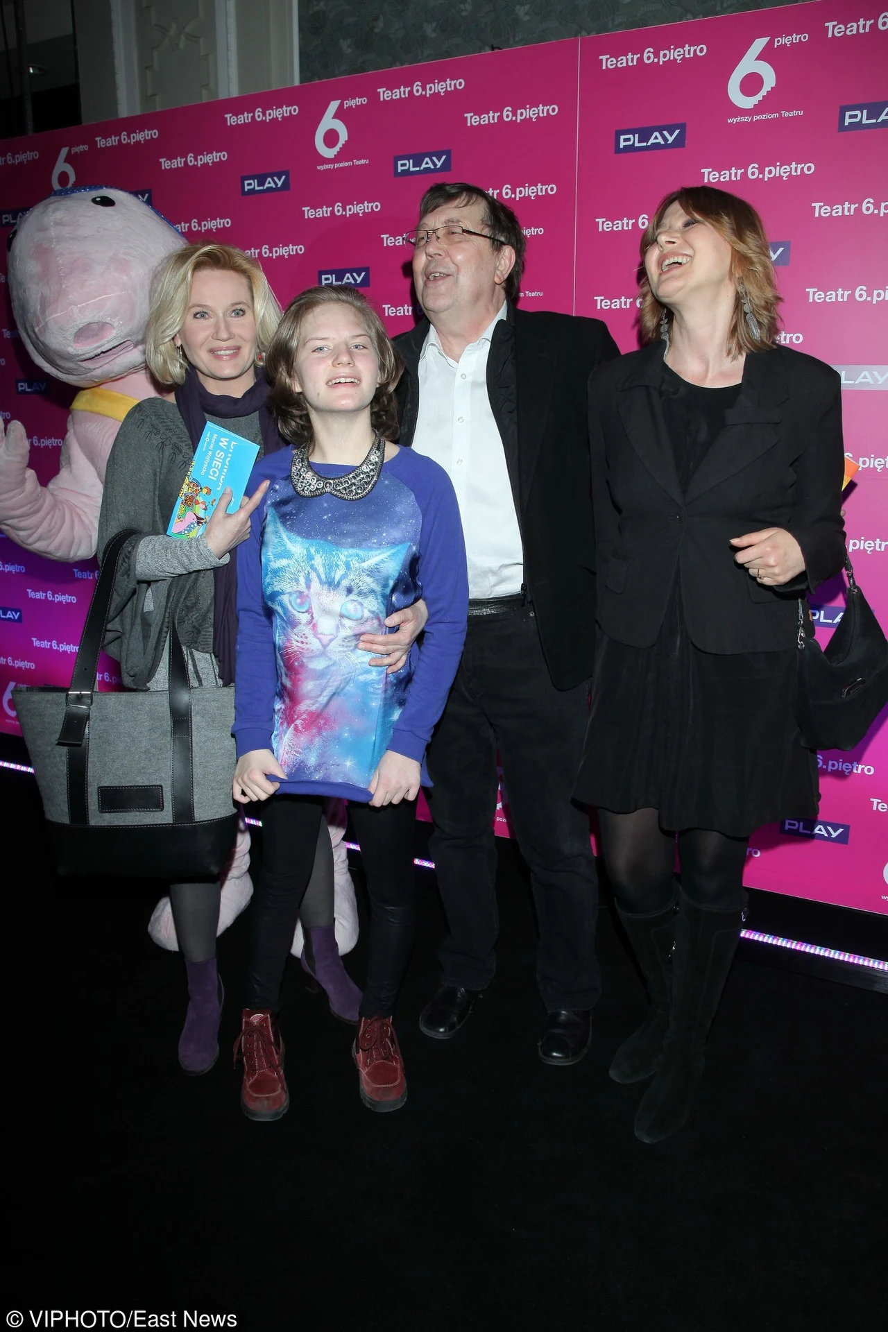 Lucyna Malec z córką na premierze sztuki "Bromba w sieci" w Teatrze 6. Piętro Lucyna Malec z córką na premierze sztuki "Bromba w sieci" w Teatrze 6. Piętro