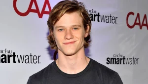 Lucas Till wcieli się w postać MacGyvera