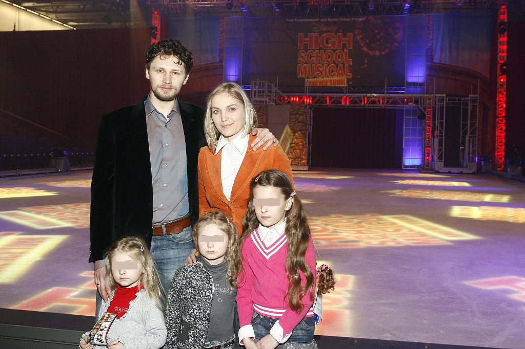 Dominika z Michałem i córkami  Dominika z Michałem i córkami