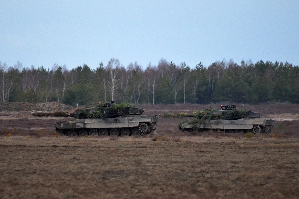 Leopardy 34. Brygady Kawalerii Pancernej podczas ćwiczeń z użyciem laserowego symulatora
