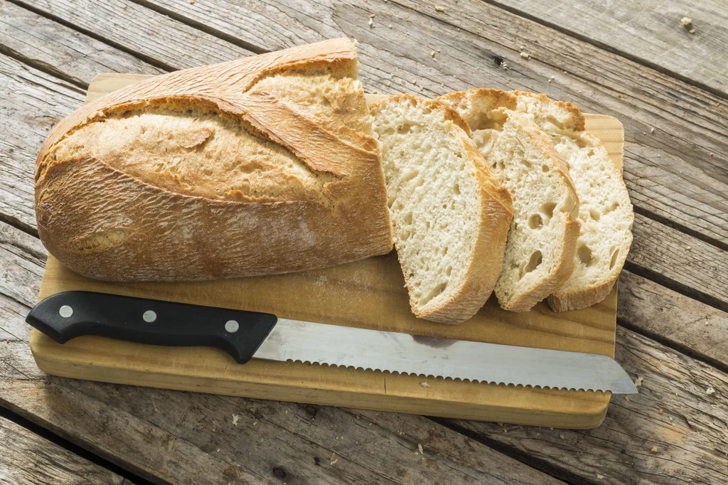 Gluten to mieszanina białek roślinnych będąca naturalnym składnikiem części żywności