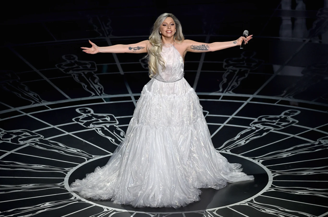 Lady Gaga w trakcie ceremonii rozdania Oscarów w 2015 roku