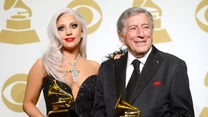 Lady Gaga z Tonym Bennettem w trakcie wieczoru Grammy w 2015 roku.
11 września 2011 roku Amerykanka razem z Tony’m Bennettem nagrała własną wersję jazzowego utworu "The Lady Is a Tramp" z repertuaru Franka Sinatry, który trafił na album wokalisty "Duets II". Para, mimo prawie 60 lat różnicy wieku, tak bardzo polubiła siebie nawzajem i wspólną pracę, że w 2014 roku światło dzienne ujrzał ich album "Cheek To Cheek", za który otrzymali nagrodę Grammy 