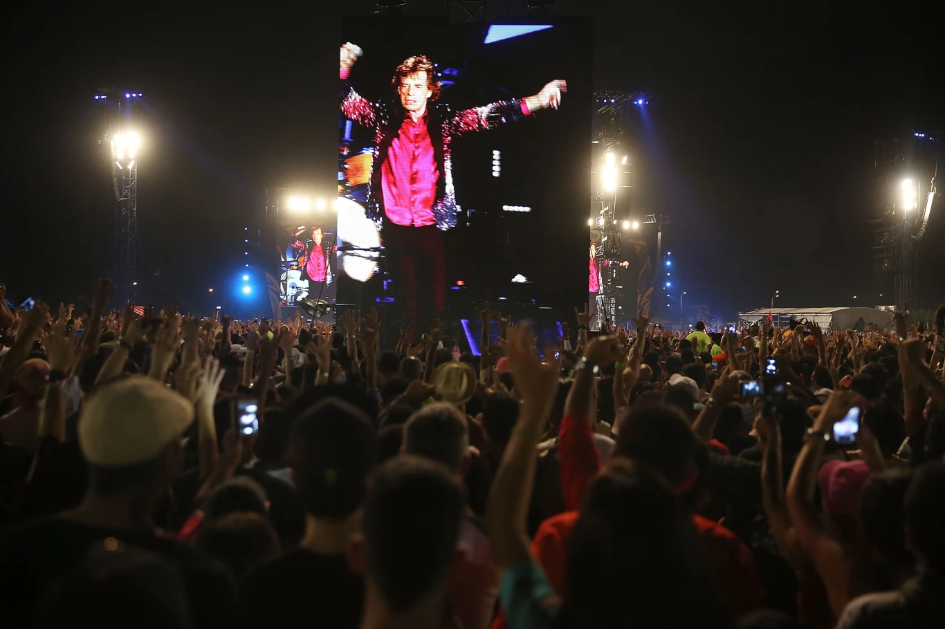 W styczniu tego roku, już po decyzji Baracka Obamy o przywróceniu stosunków dyplomatycznych, w Hawanie koncert dała amerykańska grupa Major Lazer W styczniu tego roku, już po decyzji Baracka Obamy o przywróceniu stosunków dyplomatycznych, w Hawanie koncert dała amerykańska grupa Major Lazer