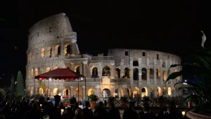 W Wielki Piatek droga krzyżowa miała miejsce w Koloseum