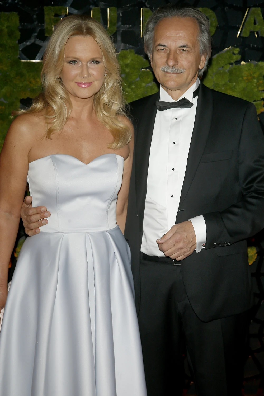 Grażyna Torbicka z mężem na balu Fundacji TVN "nie jesteś sam" Grażyna Torbicka z mężem na balu Fundacji TVN "nie jesteś sam"