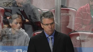 Hokeiści Ottawa Senators i ich trener Dave Cameron