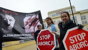 Pikieta przeciwników aborcji pod Szpitalem Bielańskim w Warszawie