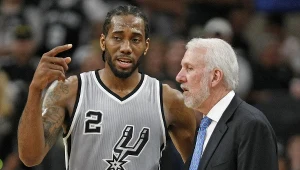 Kawhi Leonard i trener Gregg Popovich