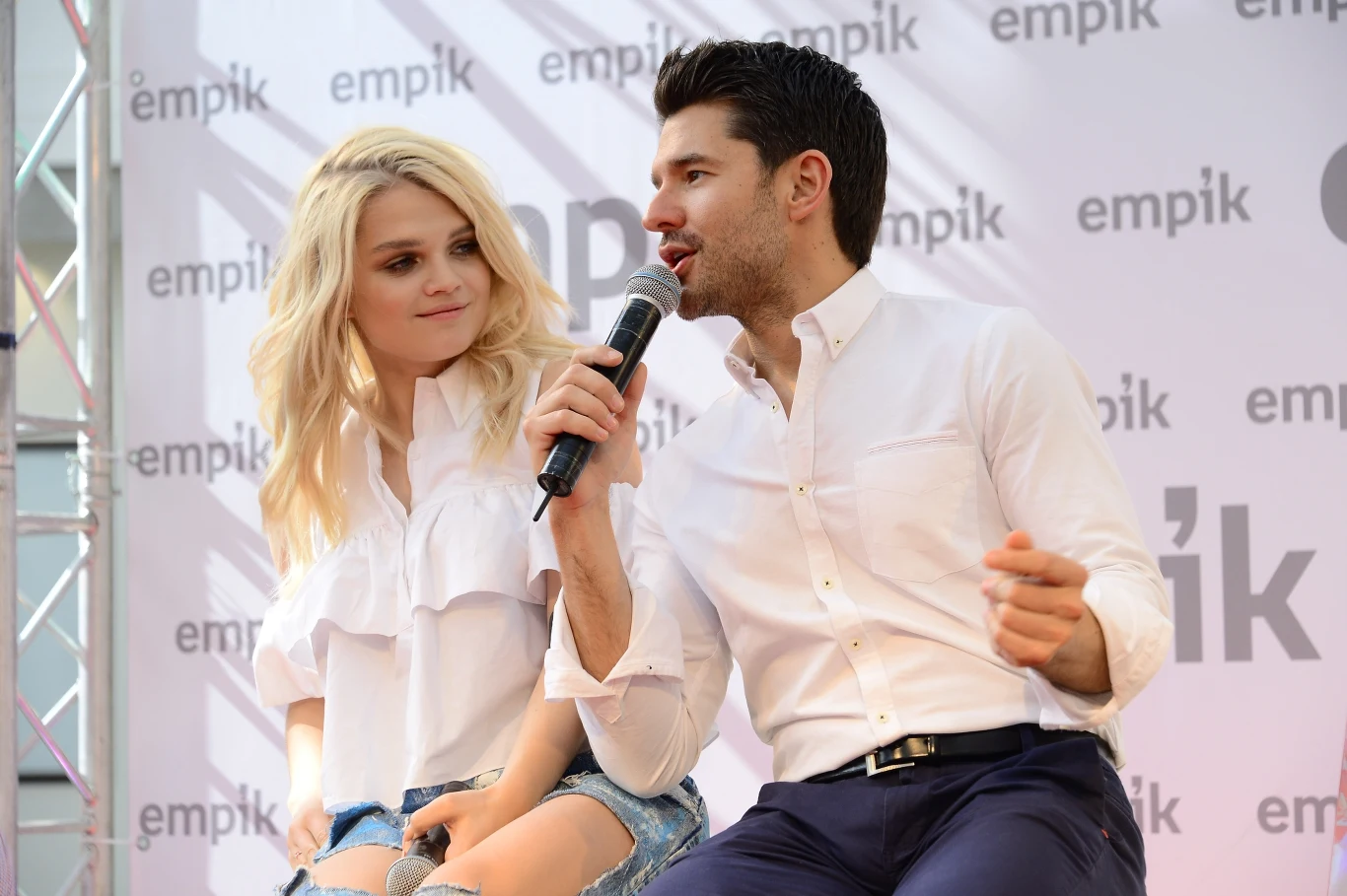 Margaret i kanadyjski wokalista Matt Dusk połączyli siły, czego efektem jest jazzowy album "Just The Two of Us", który ukazał się 6 listopada 2015 roku. W niedzielę (3 kwietnia) podczas spotkania z fanami para odebrała Złote Płyty za swoje wspólne wydawnictwo