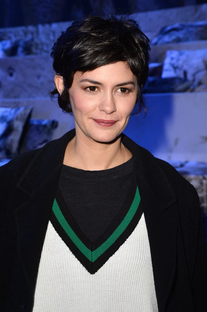 Włosy kręcone są z natury nieokiełznane. Nie walcz z nimi! Jak Audrey Tautou ( 39) użyj produktu do podkreślania loków i... gotowe!