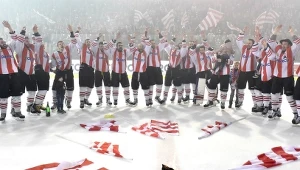 Hokeiści Comarchu Cracovii po zdobyciu mistrzostwa Polski