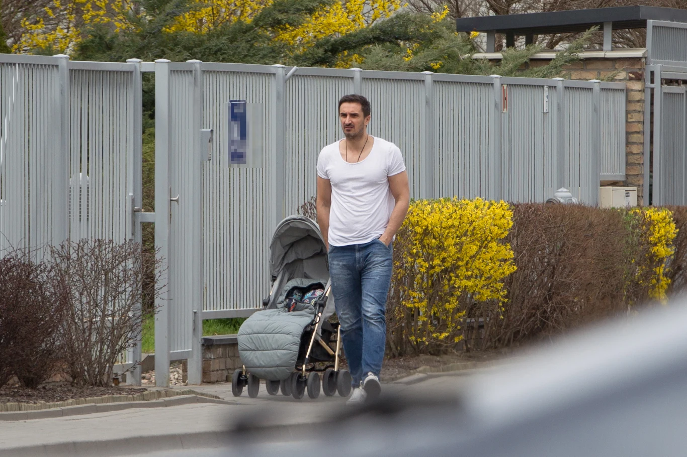 Paulina Krupińska z córką, Sebastianem i znajomymi 