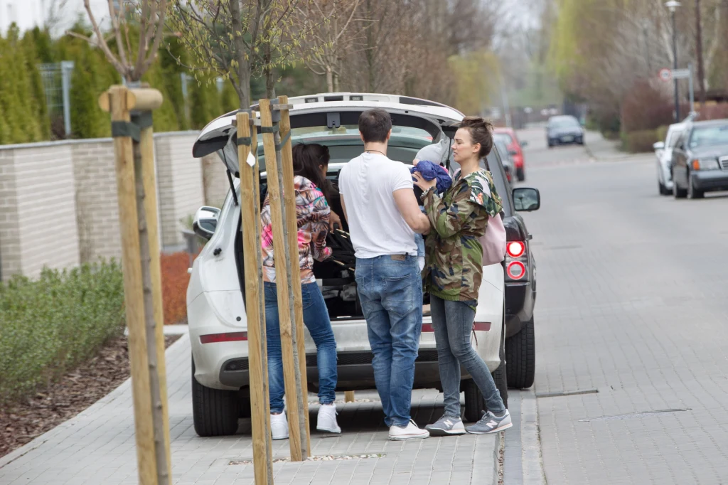 Paulina Krupińska z córką, Sebastianem i znajomymi Paulina Krupińska z córką, Sebastianem i znajomymi