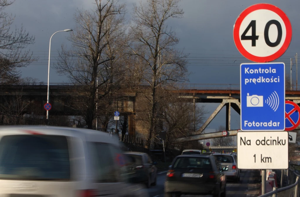 Drakońskie ograniczenie prędkości plus fotoradar, aby zdyscyplinować krnąbrnych kierowców