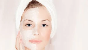 Twoja cera będzie gładka jak u nastolatki. Pomoże ci w tym tania, domowa maseczka