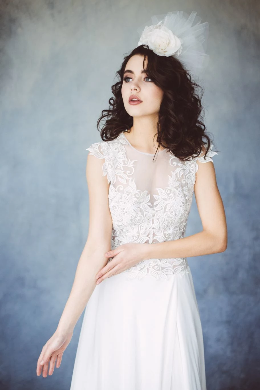Suknia – Justyna Kodym Ozdoba do włosów – Kasia Rodak Design