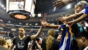 Klay Thompson z Golden State opuszcza halę po meczu z Memphis Grizzlies