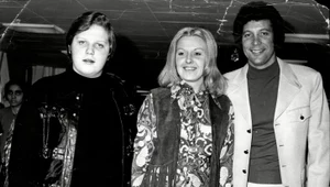 Tom Jones (po prawej) wraz z żoną Lindą i ich synem Markiem a latach 70.