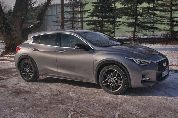 Infiniti Q30