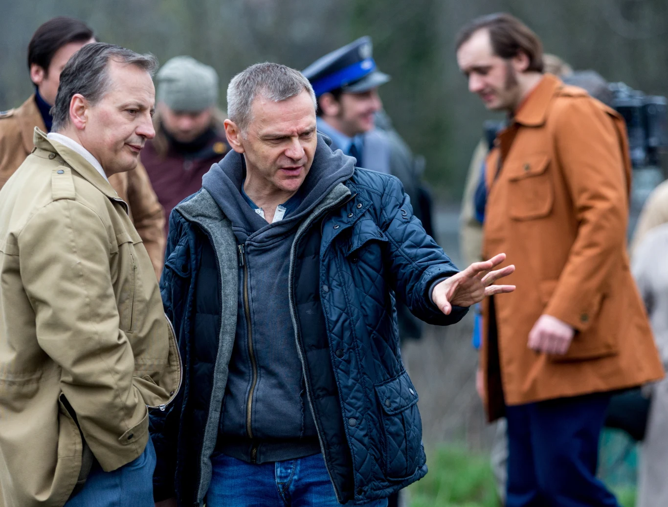 - Nasz film jest filmem fabularnym, to nie jest film dokumentalny czy fabularyzowany dokument, dlatego traktujemy tę sprawę jako rodzaj inspiracji. Opowiadamy swoją historię, bardziej koncentrujemy się na otoczce politycznej, bo to była sprawa, na której się polityka bardzo odcisnęła - zaznaczył Maciej Pieprzyca.
- Nasz film jest filmem fabularnym, to nie jest film dokumentalny czy fabularyzowany dokument, dlatego traktujemy tę sprawę jako rodzaj inspiracji. Opowiadamy swoją historię, bardziej koncentrujemy się na otoczce politycznej, bo to była sprawa, na której się polityka bardzo odcisnęła - zaznaczył Maciej Pieprzyca.