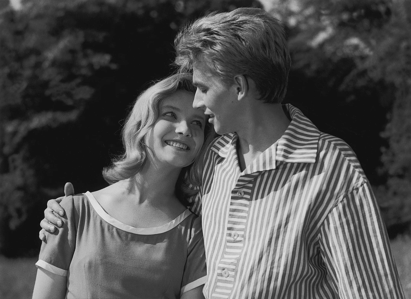 Pola Raksa i Józef Skwark w filmie "Szatan z siódmej klasy" Pola Raksa i Józef Skwark w filmie "Szatan z siódmej klasy"