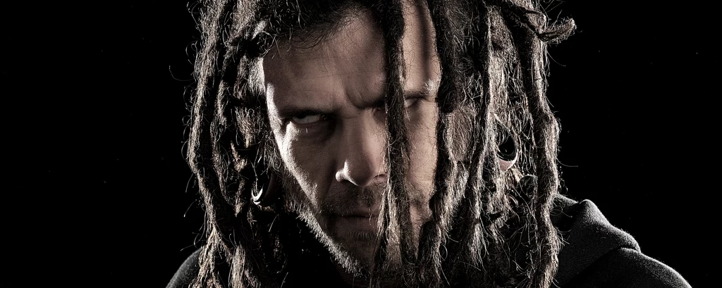 Chris Barnes jest wokalistą Six Feet Under Chris Barnes jest wokalistą Six Feet Under