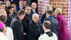 Jarosław Kaczyński unika wzroku prezydenta 