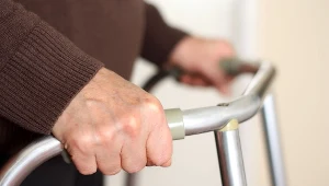 Zapewniono, że żaden z podopiecznych DPS, w którym przebywają osoby starsze i schorowane, nie zostanie bez wsparcia i należytej opieki, zdj. ilustracyjne