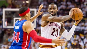 LeBron James (z prawej)