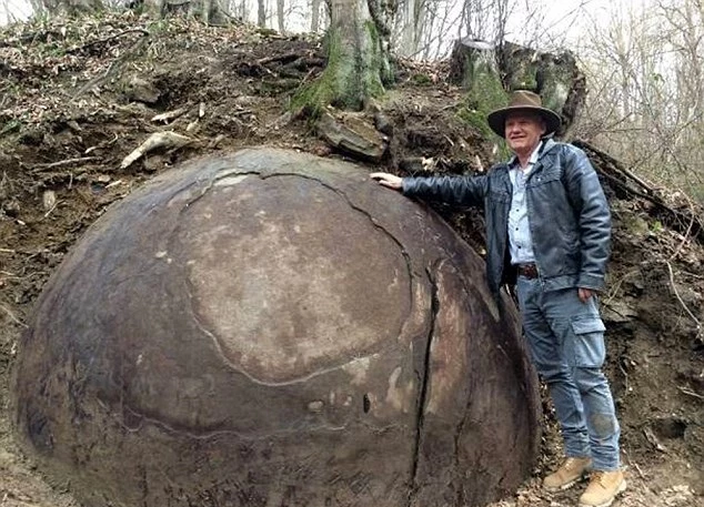 Czym jest ta tajemnicza kula? /fot. Sam Osmanagich 