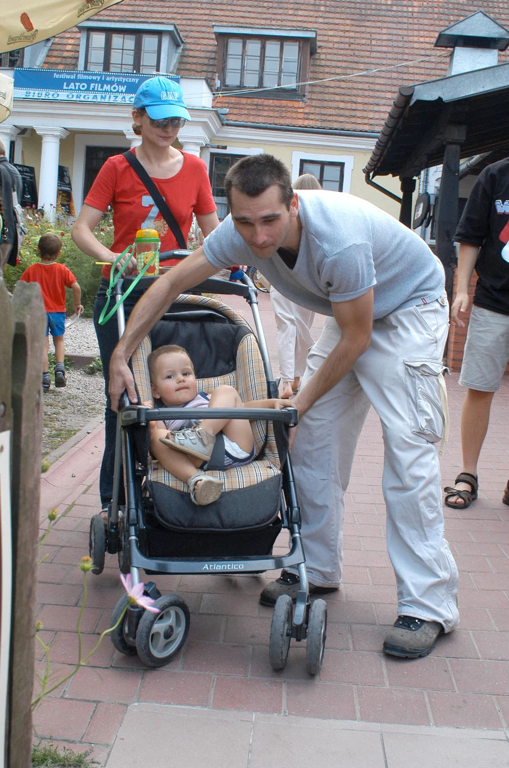 Dominika Ostałowska i Hubert Zduniak z synem Dominika Ostałowska i Hubert Zduniak z synem